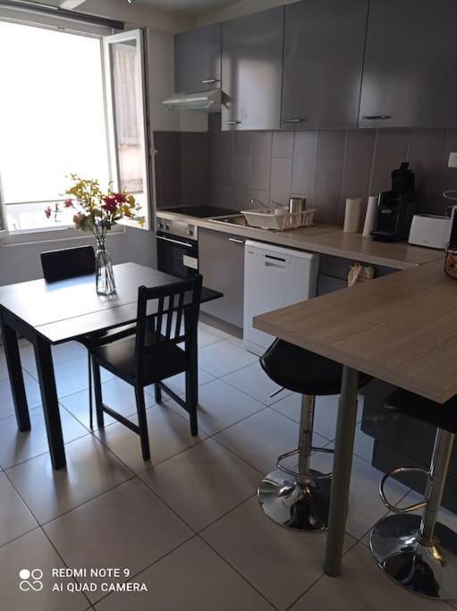 Appartement Au Coeur Du Village Sanary-sur-Mer Kültér fotó